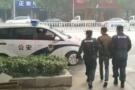 四川男子偷手机被抓后派出所内吐槽失主,男子为何会吐槽失主?