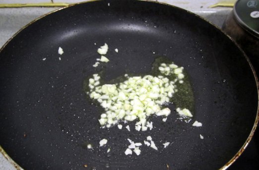 鲍鱼主要吃它的哪个部位?