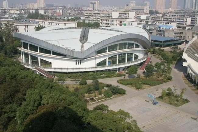 南昌大学科学技术学院在哪里？电话？