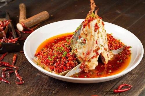 长沙一男子吃湘菜太辣打喷嚏要求餐馆免单,客人的要求合理吗?