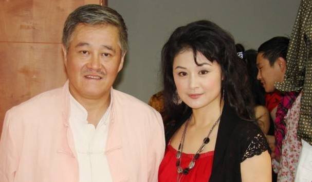 64岁赵本山，卸任本山传媒法定代表人，这个位置由谁代替呢？