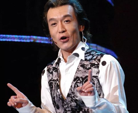 李咏2亿遗产全部留给女儿，为何这样对待妻子