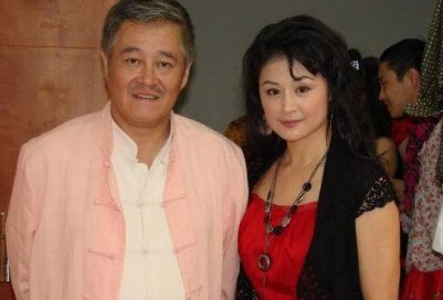 瞒了这么多年，“谢大脚”终于公开丈夫身份，怪不得要藏着，他是谁？