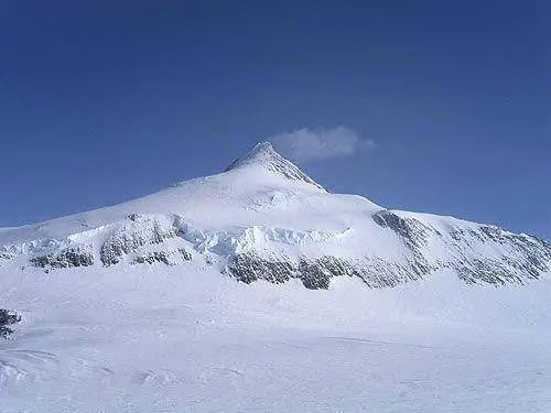 尼泊尔的世界第八大高峰马纳斯鲁峰发生雪崩，雪崩是由于全球变暖所致的吗？