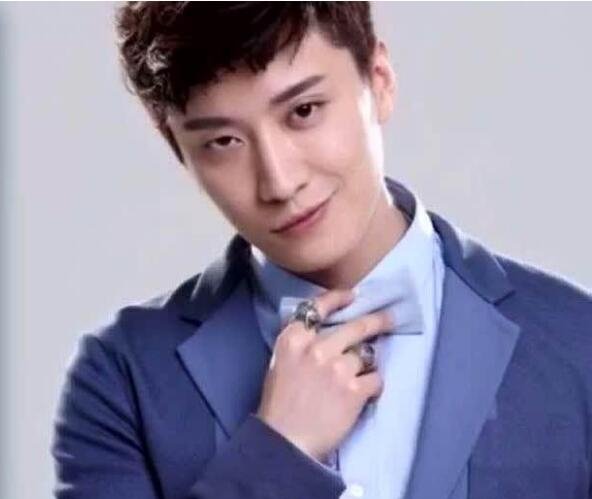 乔任梁什么原因怎么走的乔任梁遗照没有胳膊真相