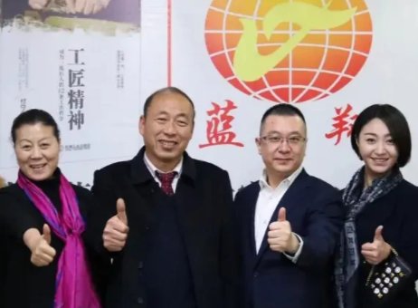 蓝翔校长前妻回应女儿举报，称举报内容不实，他们一家人为何反目？