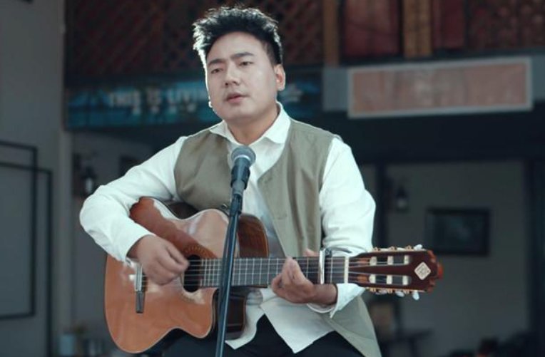 点歌的人歌词表达什么意思？