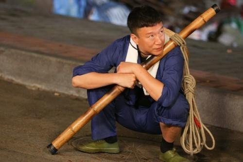 孙红雷称石文忠为七哥，因演戏险失明，为什么这位西安男演员因大众脸无人识?