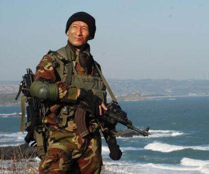 王劲松在电视剧《我是特种兵2》中饰演的什么角色？演技如何？