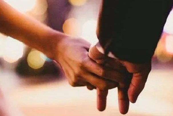 描写两个人亲密缠绕的画面的句子