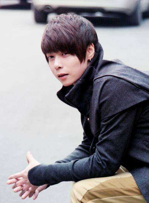 单色凌的半身图片……………………