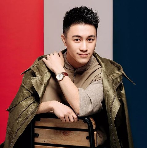 何猷君独自带儿子逛街，曾参加过《最强大脑》的他智商到底有多高？