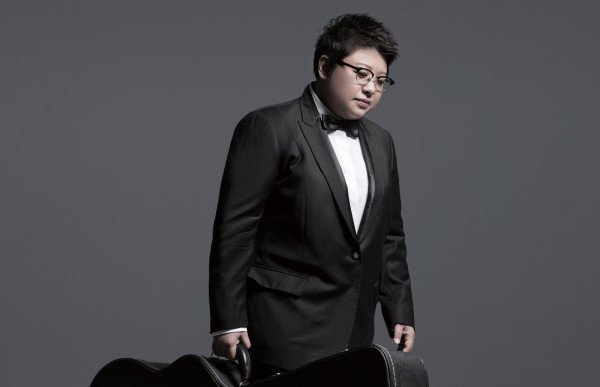 “清晨我站在高高的山岗上”歌词是什么歌里面的？