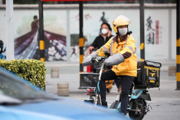 骑手回应代买调包6个菜,他的初心是什么?