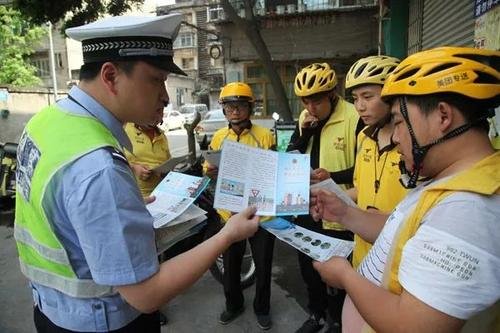 辽宁外卖小哥回应大火中救出同行，他当时为何能够不顾自己而舍身救人？