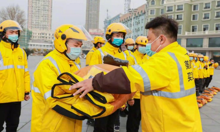 美团外卖和饿了么接连宣布降佣金，商家压力释放了，那么骑手呢？