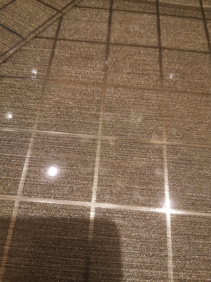 怎能追隔壁班的男生，他很高冷，不加任何人微信包括男生，还是个学霸，不爱说话，他基本没什么朋友？