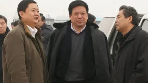 蓝翔校长前妻回应女儿举报，称举报内容不实，他们一家人为何反目？