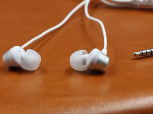 英语四六级考试耳机怎么调频道？