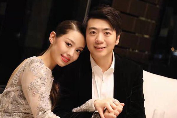 郎朗比吉娜·安丽丝大几岁？