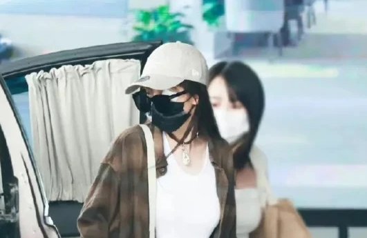 杨幂受伤索赔500多万,工作室至今不敢发近照,杨幂的伤势究竟怎么样?