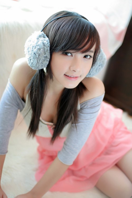 这女的叫什么名字？