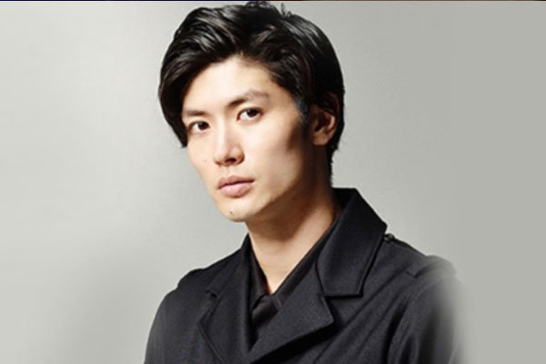 日媒报道三浦春马父亲今年1月去世，儿子自杀一事给他带来了怎样的打击？