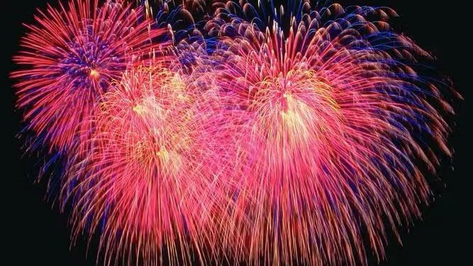 辞暮尔尔烟火年年什么意思？