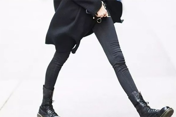 马丁靴怎么搭配裤子