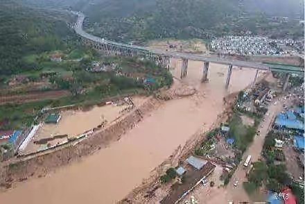甘肃庆阳遭遇1956年以来最大洪水，多日的暴雨给当地带来了哪些影响？