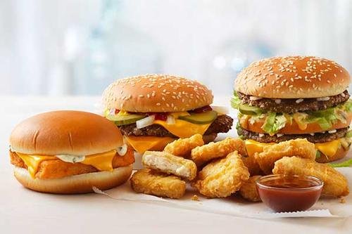 英国麦当劳炸吃出外科口罩，麦当劳对此事做出什么处理？