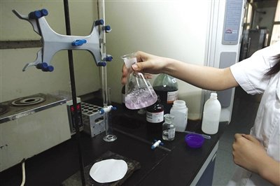 滴定管为什么要润洗？