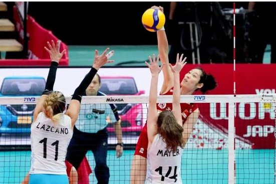 比赛中男排和女排的球网一样高吗