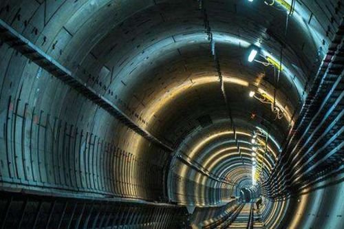 最深的海底隧道掘进，动车组将从百米海底“穿海而过”，这种施工有何难度？