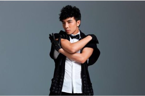 郑建鹏的人物简介