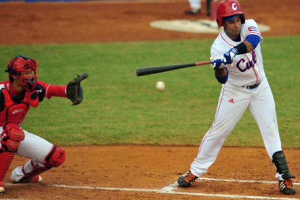 棒球是一项对抗性显著的运动，它的常用术语有哪些？