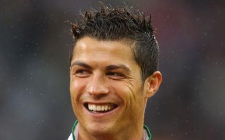 C罗打入770球超越贝利，他在足坛的地位能超越贝利吗？