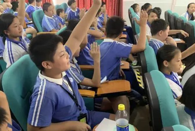 龙行龘龘的意思