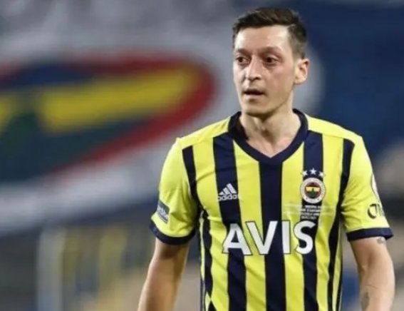 厄齐尔退役了吗