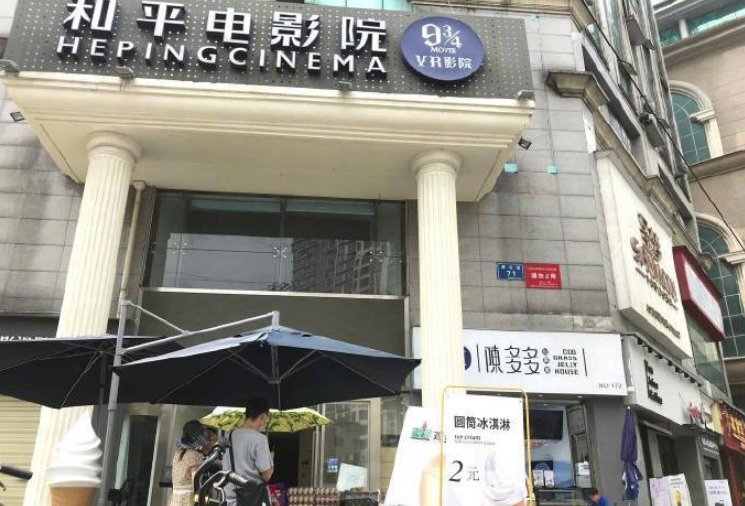 成都一影院复映首日票卖光，影院收入多少钱？