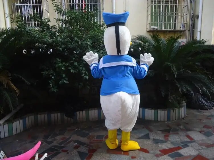 锦州街头“赶尸式”广告人偶吓坏路人，这样的广告可能会引发什么后果？