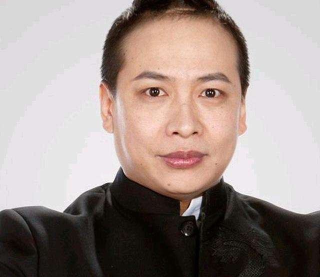 64岁赵本山，卸任本山传媒法定代表人，这个位置由谁代替呢？