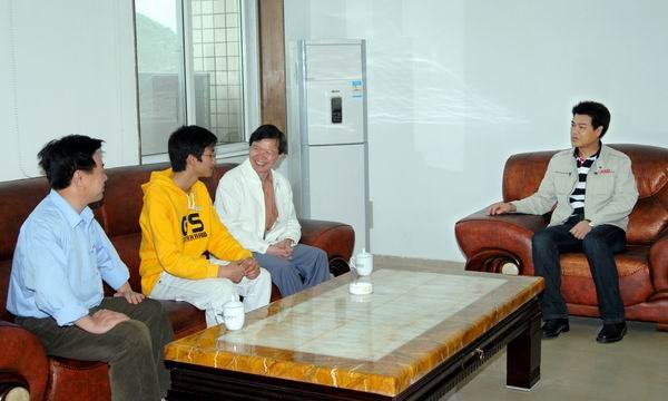 曹阳飞宇的人物介绍