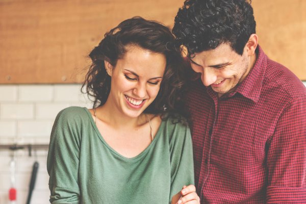 男朋友总吃重口味的东西还强迫我陪他一起吃我该跟他分手吗？