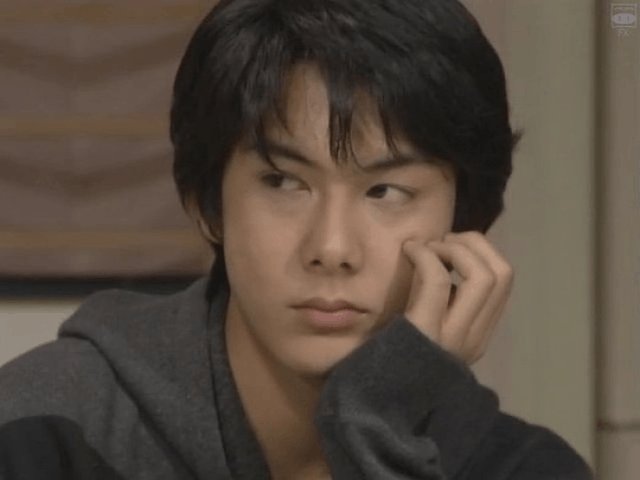 上世纪最后一位美少年42岁了仍帅气，曾因打人事业受挫，后来他过得怎样？