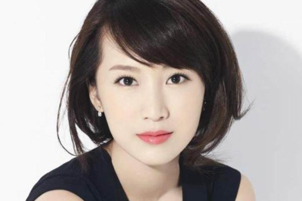 电视剧《蜗居》中的女主角海藻是由谁扮演的？