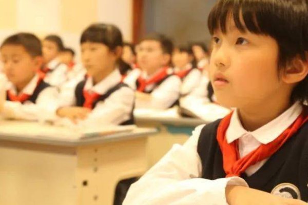 捧着什么的什么鼓着什么的什么造句