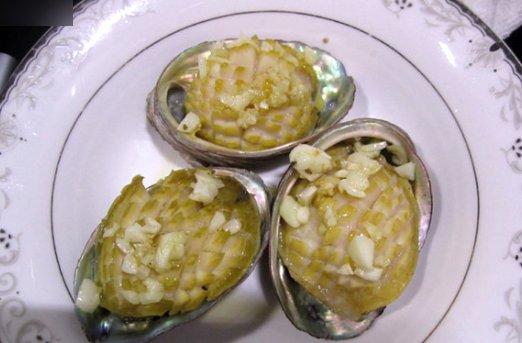 鲍鱼主要吃它的哪个部位?