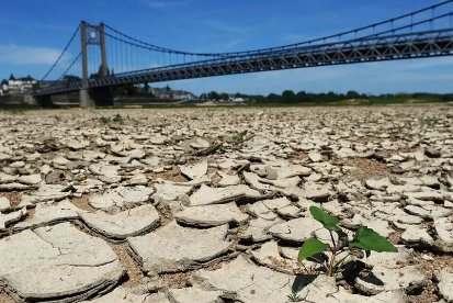 法国遭遇史上最严重干旱，他们该如何保障居民用水？