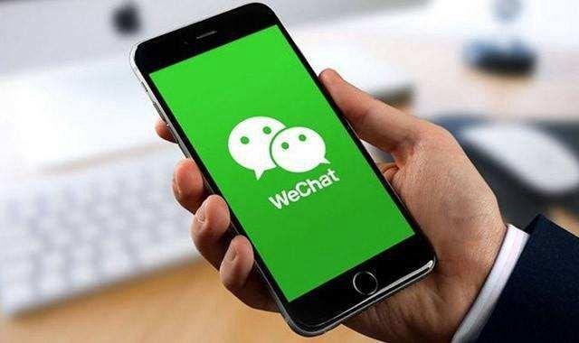 男生如果喜欢一个女生，会把自己的QQ给喜欢的女生吗？